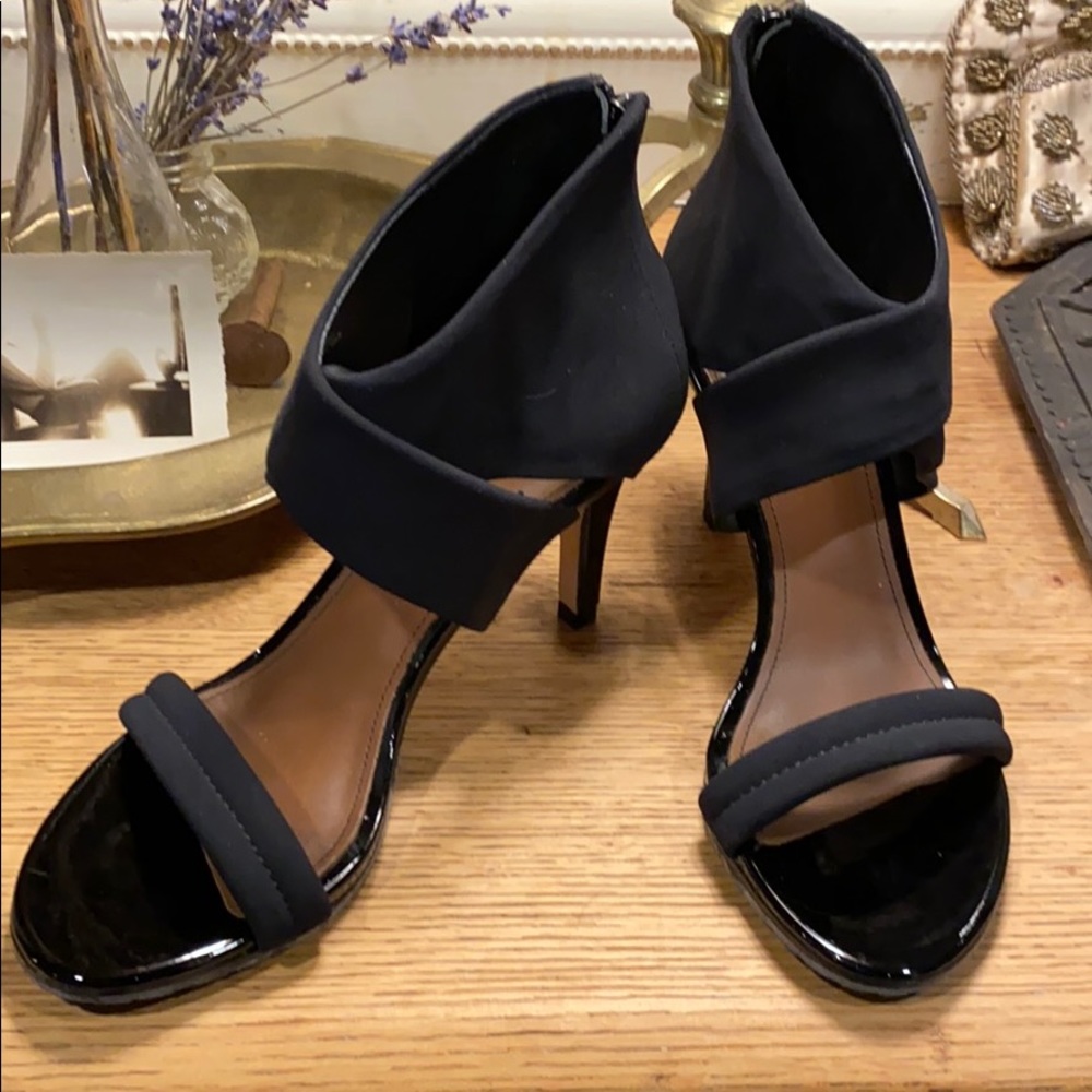 Donald Pliner Black Heels